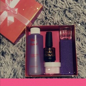 Nail kit